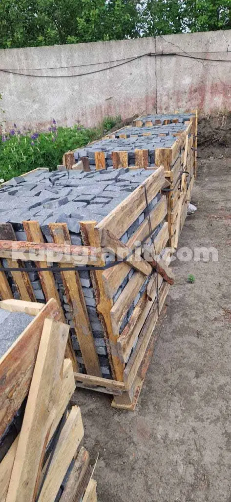 Гранитная брусчатка Габбро 100х100х50 колотая — фото 9